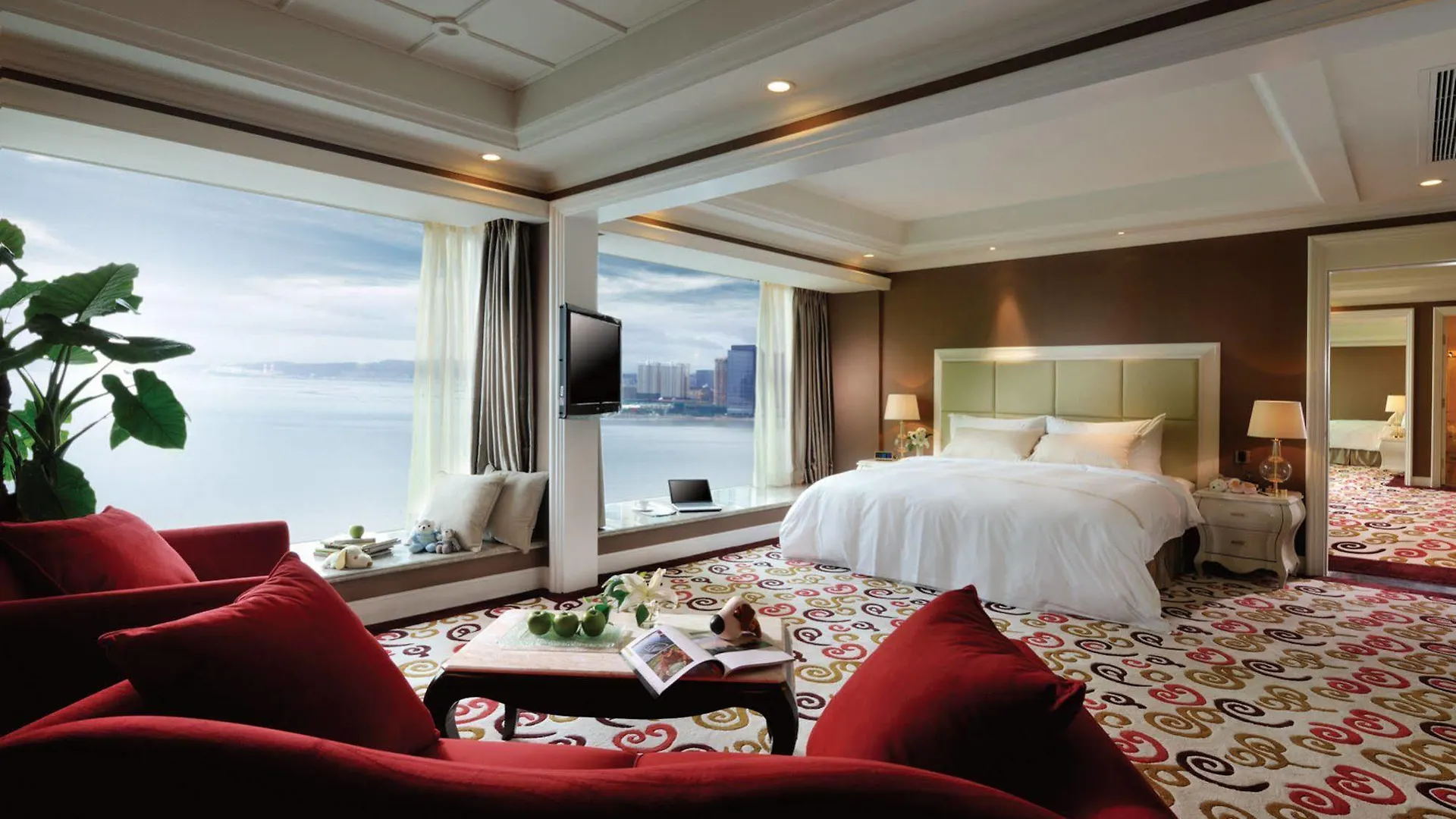 Grand Bay Hotel Zhuhai 5*,